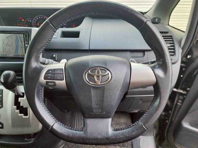 トヨタ ノア Si 岩手県 2012(平24)年 9.5万km ブラック 後席モニター/片側パワスラ/前後ソナー/純正ＨＤＤナビ/フルセグ／ＣＤ／ＤＶＤ/ＥＴＣ/バックカメラ/パドルシフト/ステアリングリモコン/取扱説明書/スペアキー