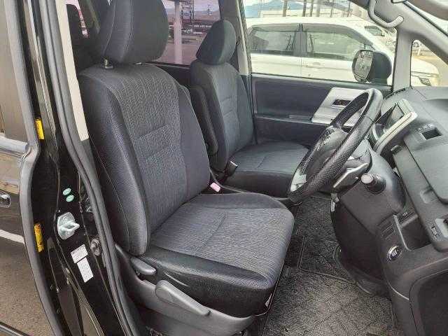 トヨタ ノア Si 岩手県 2012(平24)年 9.5万km ブラック 後席モニター/片側パワスラ/前後ソナー/純正ＨＤＤナビ/フルセグ／ＣＤ／ＤＶＤ/ＥＴＣ/バックカメラ/パドルシフト/ステアリングリモコン/取扱説明書/スペアキー