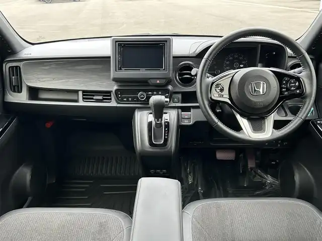 ホンダ Ｎ ＯＮＥ プレミアム ツアラー 佐賀県 2024(令6)年 0.5万km プラチナホワイトパール ワンオーナー/社外ディスプレイオーディオ/・AM/FM/CD/DVD/Bluetooth/バックカメラ/前後ドライブレコーダー機能付デジタルインナーミラー/ETC/電子パーキングブレーキ/・BRAKE HOLD機能/ハーフレザーシート/DN席シートヒーター/ISOFIX対応/パドルシフト/革巻きステアリング/ステアリングリモコン/社外15インチアルミホイール/純正LEDヘッドライト/・オートマチックハイビーム/純正LEDフォグランプ/社外オールシーズンフロアマット/新車保証書/スペアキー１本/ホンダセンシング/・アダプディブクルーズコントロール/・衝突被害軽減ブレーキ/・先行車発進お知らせ機能/・路外逸脱抑制機能/・標識認識機能/・パーキングセンサーシステム