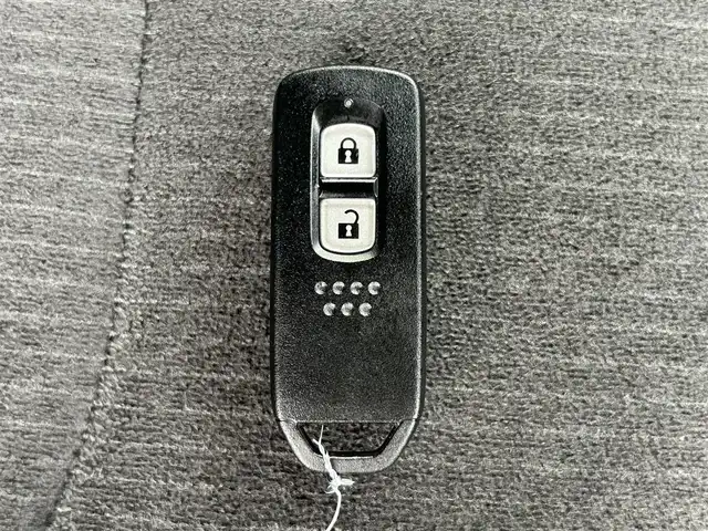 ホンダ Ｎ ＯＮＥ プレミアム ツアラー 佐賀県 2024(令6)年 0.5万km プラチナホワイトパール ワンオーナー/社外ディスプレイオーディオ/・AM/FM/CD/DVD/Bluetooth/バックカメラ/前後ドライブレコーダー機能付デジタルインナーミラー/ETC/電子パーキングブレーキ/・BRAKE HOLD機能/ハーフレザーシート/DN席シートヒーター/ISOFIX対応/パドルシフト/革巻きステアリング/ステアリングリモコン/社外15インチアルミホイール/純正LEDヘッドライト/・オートマチックハイビーム/純正LEDフォグランプ/社外オールシーズンフロアマット/新車保証書/スペアキー１本/ホンダセンシング/・アダプディブクルーズコントロール/・衝突被害軽減ブレーキ/・先行車発進お知らせ機能/・路外逸脱抑制機能/・標識認識機能/・パーキングセンサーシステム