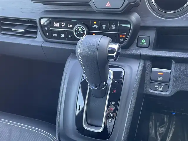 ホンダ Ｎ ＯＮＥ プレミアム ツアラー 宮城県 2024(令6)年 0.5万km プラチナホワイトパール ワンオーナー/社外ディスプレイオーディオ/・AM/FM/CD/DVD/Bluetooth/バックカメラ/前後ドライブレコーダー機能付デジタルインナーミラー/ビルトインETC/電子パーキングブレーキ/・BRAKE HOLD機能/ハーフレザーシート/DN席シートヒーター/ISOFIX対応/パドルシフト/革巻きステアリング/ステアリングリモコン/社外15インチアルミホイール/純正LEDヘッドライト/・オートマチックハイビーム/純正LEDフォグランプ/社外オールシーズンフロアマット/新車保証書/取扱説明書/スペアキー１本/ホンダセンシング/・アダプディブクルーズコントロール/・衝突被害軽減ブレーキ/・先行車発進お知らせ機能/・路外逸脱抑制機能/・標識認識機能/・パーキングセンサーシステム