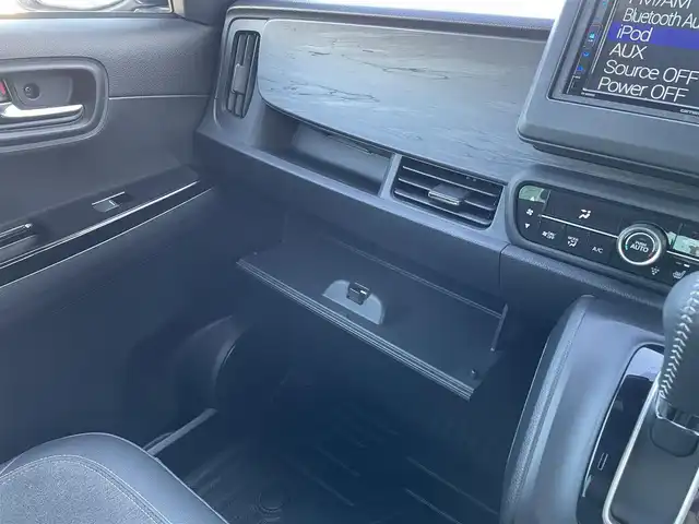 ホンダ Ｎ ＯＮＥ プレミアム ツアラー 宮城県 2024(令6)年 0.5万km プラチナホワイトパール ワンオーナー/社外ディスプレイオーディオ/・AM/FM/CD/DVD/Bluetooth/バックカメラ/前後ドライブレコーダー機能付デジタルインナーミラー/ビルトインETC/電子パーキングブレーキ/・BRAKE HOLD機能/ハーフレザーシート/DN席シートヒーター/ISOFIX対応/パドルシフト/革巻きステアリング/ステアリングリモコン/社外15インチアルミホイール/純正LEDヘッドライト/・オートマチックハイビーム/純正LEDフォグランプ/社外オールシーズンフロアマット/新車保証書/取扱説明書/スペアキー１本/ホンダセンシング/・アダプディブクルーズコントロール/・衝突被害軽減ブレーキ/・先行車発進お知らせ機能/・路外逸脱抑制機能/・標識認識機能/・パーキングセンサーシステム