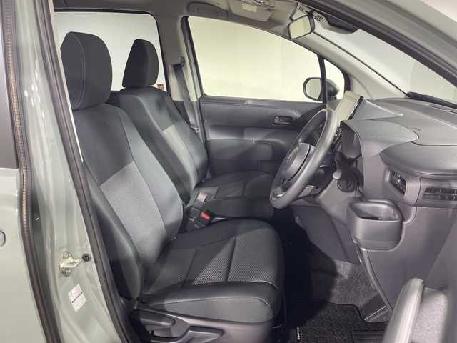 トヨタ シエンタ G 神奈川県 2025(令7)年 0.4万km アーバンカーキ トヨタセーフティセンス/純正8型ディスプレイオーディオ/・BT/USB/MiraCast/パノラミックビューモニター/両側電動スライドドア/MTモード/ビルトインETC/ヘッドライトレベライザー/ECO/POWERモード/BSM/スマートキー/プッシュスタートボタン/電動格納ミラー/ウィンカーミラー/シートリフター/LEDヘッドライト/ステアリングスイッチ/Autoライト/純正フロアマット/SOSコール/2列目USBポート