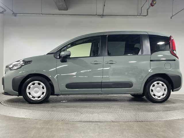 トヨタ シエンタ G 神奈川県 2025(令7)年 0.4万km アーバンカーキ トヨタセーフティセンス/純正8型ディスプレイオーディオ/・BT/USB/MiraCast/パノラミックビューモニター/両側電動スライドドア/MTモード/ビルトインETC/ヘッドライトレベライザー/ECO/POWERモード/BSM/スマートキー/プッシュスタートボタン/電動格納ミラー/ウィンカーミラー/シートリフター/LEDヘッドライト/ステアリングスイッチ/Autoライト/純正フロアマット/SOSコール/2列目USBポート