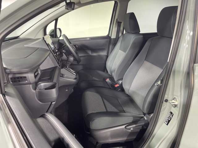 トヨタ シエンタ G 神奈川県 2025(令7)年 0.4万km アーバンカーキ トヨタセーフティセンス/純正8型ディスプレイオーディオ/・BT/USB/MiraCast/パノラミックビューモニター/両側電動スライドドア/MTモード/ビルトインETC/ヘッドライトレベライザー/ECO/POWERモード/BSM/スマートキー/プッシュスタートボタン/電動格納ミラー/ウィンカーミラー/シートリフター/LEDヘッドライト/ステアリングスイッチ/Autoライト/純正フロアマット/SOSコール/2列目USBポート