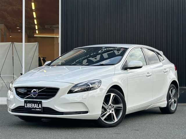 ボルボ Ｖ４０ D4 SE 福岡県 2016(平28)年 2.7万km アイスホワイト アダプティブクルーズコントロール/ブラインドスポットモニター/レーンキープアシスト/インテリセーフ　/ハーフレザーシート/純正ナビ　/バックカメラ　/Ｂｌｕｅｔｏｏｔｈ　/コンフォートＡ　/HIDライト/オートライト/純正17インチアルミホイール/スタットレス積載/ＥＴＣ/取扱説明書/保証書/スペアキー×1