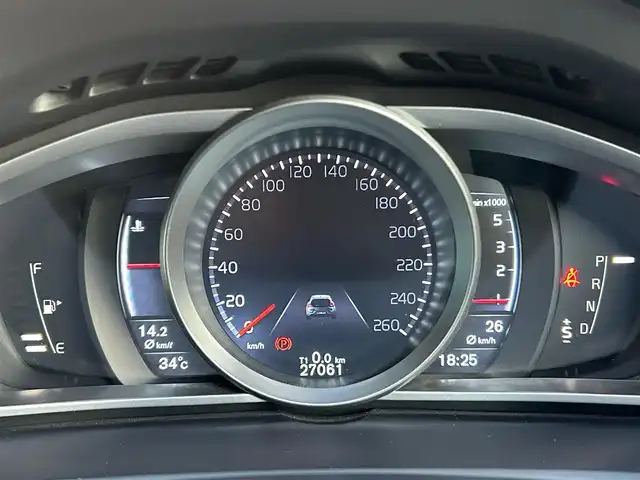 ボルボ Ｖ４０ D4 SE 福岡県 2016(平28)年 2.7万km アイスホワイト アダプティブクルーズコントロール/ブラインドスポットモニター/レーンキープアシスト/インテリセーフ　/ハーフレザーシート/純正ナビ　/バックカメラ　/Ｂｌｕｅｔｏｏｔｈ　/コンフォートＡ　/HIDライト/オートライト/純正17インチアルミホイール/スタットレス積載/ＥＴＣ/取扱説明書/保証書/スペアキー×1