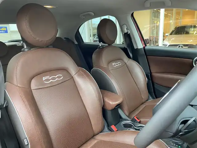 フィアット ５００Ｘ ポップスタープラス 福岡県 2016(平28)年 4.9万km 赤 純正オーディオ/（FM/AM/USB/AUX）/バックカメラ/ETC/クルコン/コーナーセンサー/パドルシフト/MTモード付AT/レザーシート（茶）/パワーシート/シートヒーター（D/N席）/HIDヘッドライト/オートライト