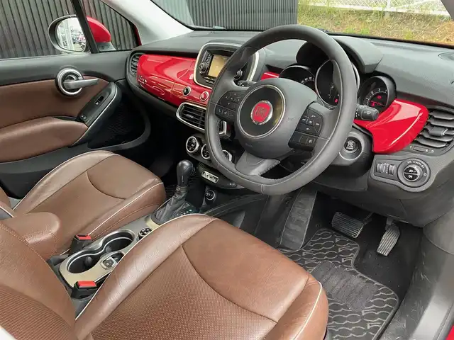フィアット ５００Ｘ ポップスタープラス 福岡県 2016(平28)年 4.9万km 赤 純正オーディオ/（FM/AM/USB/AUX）/バックカメラ/ETC/クルコン/コーナーセンサー/パドルシフト/MTモード付AT/レザーシート（茶）/パワーシート/シートヒーター（D/N席）/HIDヘッドライト/オートライト