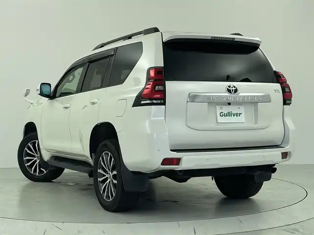 トヨタ ランドクルーザー プラド TX Lパッケージ 大阪府 2021(令3)年 5万km ホワイトパールクリスタルシャイン トヨタセーフティセンス/・プリクラッシュセーフティ/・レーンディパーチャーアラート/・レーダークルーズコントロール/・オートマチックハイビーム/・パーキングサポートブレーキ/・前後クリアランスソナー/純正7インチナビ/　　CD/DVD/BT/TV/バックカメラ/白革シート/前席パワーシート/前席シートヒーター＆シートクーラー/LEDヘッドライト/ルーフレール/純正19インチアルミホイール/純正フロアマット/純正ビルトインETC/スマートキー