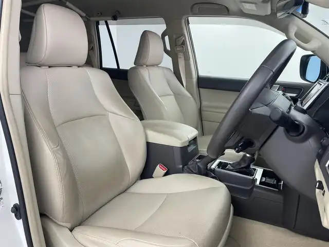 トヨタ ランドクルーザー プラド TX Lパッケージ 大阪府 2021(令3)年 5万km ホワイトパールクリスタルシャイン トヨタセーフティセンス/・プリクラッシュセーフティ/・レーンディパーチャーアラート/・レーダークルーズコントロール/・オートマチックハイビーム/・パーキングサポートブレーキ/・前後クリアランスソナー/純正7インチナビ/　　CD/DVD/BT/TV/バックカメラ/白革シート/前席パワーシート/前席シートヒーター＆シートクーラー/LEDヘッドライト/ルーフレール/純正19インチアルミホイール/純正フロアマット/純正ビルトインETC/スマートキー