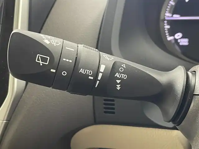 トヨタ ランドクルーザー プラド TX Lパッケージ 大阪府 2021(令3)年 5万km ホワイトパールクリスタルシャイン トヨタセーフティセンス/・プリクラッシュセーフティ/・レーンディパーチャーアラート/・レーダークルーズコントロール/・オートマチックハイビーム/・パーキングサポートブレーキ/・前後クリアランスソナー/純正7インチナビ/　　CD/DVD/BT/TV/バックカメラ/白革シート/前席パワーシート/前席シートヒーター＆シートクーラー/LEDヘッドライト/ルーフレール/純正19インチアルミホイール/純正フロアマット/純正ビルトインETC/スマートキー