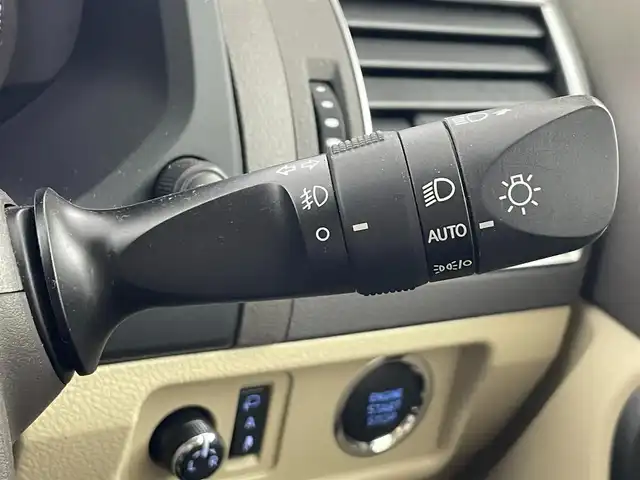 トヨタ ランドクルーザー プラド TX Lパッケージ 大阪府 2021(令3)年 5万km ホワイトパールクリスタルシャイン トヨタセーフティセンス/・プリクラッシュセーフティ/・レーンディパーチャーアラート/・レーダークルーズコントロール/・オートマチックハイビーム/・パーキングサポートブレーキ/・前後クリアランスソナー/純正7インチナビ/　　CD/DVD/BT/TV/バックカメラ/白革シート/前席パワーシート/前席シートヒーター＆シートクーラー/LEDヘッドライト/ルーフレール/純正19インチアルミホイール/純正フロアマット/純正ビルトインETC/スマートキー