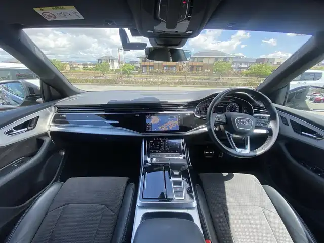 アウディ Ｑ８ 55TFSIクワトロ デビューPKG Sライン 福岡県 2019(令1)年 6.2万km デイトナグレーパールエフェクト ・アダプティブクルーズコントロール/・純正HDDナビ/USB/Bluetooth/・全方位カメラ/・ハーフレザーシート/シートヒーター/・フルセグ/・ETC/・純正22AW/・プッシュスタート/・パーキングアシスト/・アイドリングストップ/・スマートキー/・パワーシート/・レーンキープアシスト/・オートライト/・LEDライト