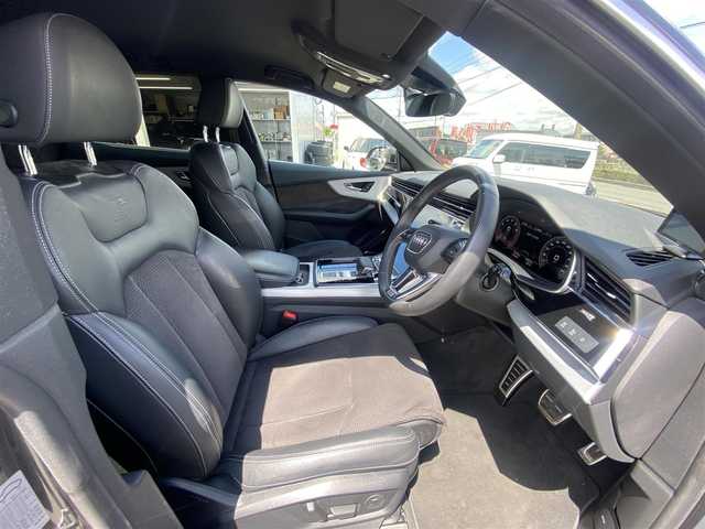 アウディ Ｑ８ 55TFSIクワトロ デビューPKG Sライン 福岡県 2019(令1)年 6.2万km デイトナグレーパールエフェクト ・アダプティブクルーズコントロール/・純正HDDナビ/USB/Bluetooth/・全方位カメラ/・ハーフレザーシート/シートヒーター/・フルセグ/・ETC/・純正22AW/・プッシュスタート/・パーキングアシスト/・アイドリングストップ/・スマートキー/・パワーシート/・レーンキープアシスト/・オートライト/・LEDライト