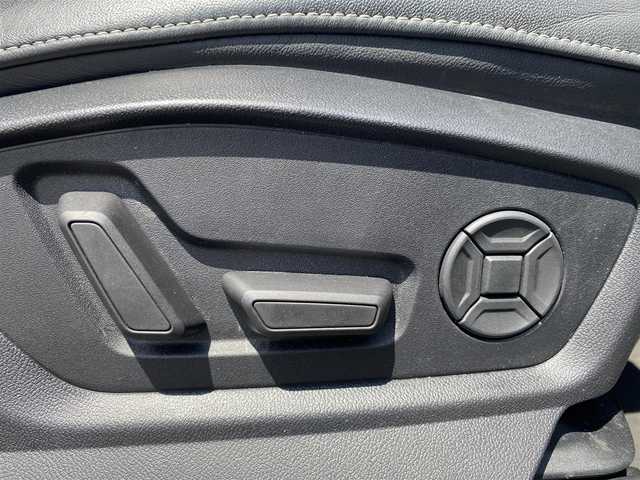 アウディ Ｑ８ 55TFSIクワトロ デビューPKG Sライン 福岡県 2019(令1)年 6.2万km デイトナグレーパールエフェクト ・アダプティブクルーズコントロール/・純正HDDナビ/USB/Bluetooth/・全方位カメラ/・ハーフレザーシート/シートヒーター/・フルセグ/・ETC/・純正22AW/・プッシュスタート/・パーキングアシスト/・アイドリングストップ/・スマートキー/・パワーシート/・レーンキープアシスト/・オートライト/・LEDライト