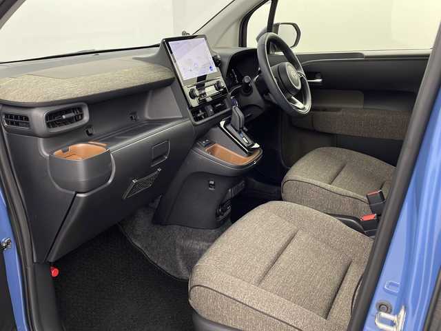 トヨタ シエンタ ハイブリッド Z 埼玉県 2023(令5)年 3.3万km グレイッシュブルー 純正ナビ（Ｂｌｕｅｔｏｏｔｈ・ＴＶ・ＡＭ・ＦＭ）/全方位カメラ/両側パワースライドドア/前方ドライブレコーダー/ビルトインＥＴＣ/アダプティブクルーズコントロール/ブラインドスポットモニター/盗難防止装置/レーンキープアシスト/横滑り防止装置/コーナーセンサー/オートハイビーム/フルフラットシート/社外アルミホイール/社外フロアマット/LEDヘッドライト