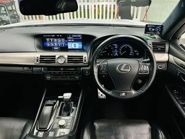 レクサス ＬＳ 460 Fスポーツ 千葉県 2015(平27)年 7.6万km ホワイトノーヴァガラスフレーク サンルーフ/Fスポーツ専用黒レザーシート/・前席シートヒーター、ベンチレーション機能/・前席パワーシート、メモリー機能付き/前席ドア　イージークロージャー/Fスポーツ専用パドルシフト付ステアリング/・ステアリングヒーター機能/BSM(ブラインドスポットモニタリングシステム)/パーキングセンサー/クルーズコントロール/Lowenhart 20インチアルミホイール/・245 40R20　2024年製造ブリヂストンREGNO装着/メーカーナビゲーション/・フルセグTV(キャンセラー取付済)/・Bluetoothオーディオ/・DVD Blu-ray/ビルトインETC/コムテック　ドライビング・セーフティ・センサー ZERO 808LV/バックガイドモニター/ドライブレコーダー/スマートキー　２個/カードキー　１枚