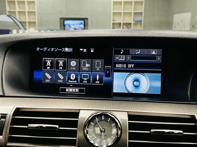 レクサス ＬＳ 460 Fスポーツ 千葉県 2015(平27)年 7.6万km ホワイトノーヴァガラスフレーク サンルーフ/Fスポーツ専用黒レザーシート/・前席シートヒーター、ベンチレーション機能/・前席パワーシート、メモリー機能付き/前席ドア　イージークロージャー/Fスポーツ専用パドルシフト付ステアリング/・ステアリングヒーター機能/BSM(ブラインドスポットモニタリングシステム)/パーキングセンサー/クルーズコントロール/Lowenhart 20インチアルミホイール/・245 40R20　2024年製造ブリヂストンREGNO装着/メーカーナビゲーション/・フルセグTV(キャンセラー取付済)/・Bluetoothオーディオ/・DVD Blu-ray/ビルトインETC/コムテック　ドライビング・セーフティ・センサー ZERO 808LV/バックガイドモニター/ドライブレコーダー/スマートキー　２個/カードキー　１枚