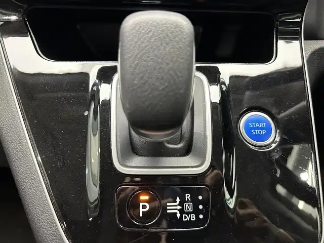 日産 セレナ e－パワー ハイウェイスター V 鹿児島県 2020(令2)年 4.4万km 黒 純正ナビ/アラウンドビューモニター/フルセグTV/両側パワースライドドア/ハンズフリーオートスライドドア/純正前方ドライブレコーダー/ETC/BSM/HDMI/インテリジェントエマージェンシーブレーキ/クルーズコントロール/オートライト/LEDヘッドライト/後席ロール式サンシェード/純正フロアマット/純正アルミホイール