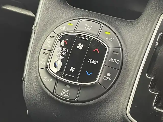 トヨタ ノア Si 福井県 2015(平27)年 5.7万km ブラック 純正SDナビ/ＣＤ　ＤＶＤ　Ｂｌｕｅｔｏｏｔｈ　/フルセグＴＶ　ＦＭ　ＡＭ　ＳＤ　/バックカメラ　/MTモード付きAT/両側パワースライドドア　/ビルトインＥＴＣ　/モデリスタエアロ/マフラーカッター/純正AW/オートライト