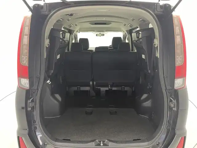 トヨタ ノア Si 福井県 2015(平27)年 5.7万km ブラック 純正SDナビ/ＣＤ　ＤＶＤ　Ｂｌｕｅｔｏｏｔｈ　/フルセグＴＶ　ＦＭ　ＡＭ　ＳＤ　/バックカメラ　/MTモード付きAT/両側パワースライドドア　/ビルトインＥＴＣ　/モデリスタエアロ/マフラーカッター/純正AW/オートライト