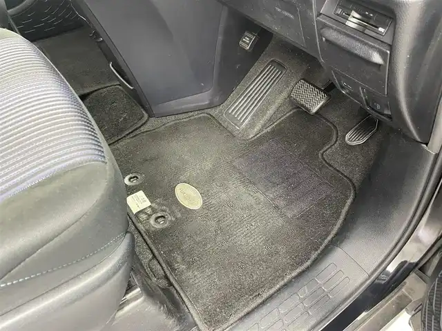 トヨタ ノア Si 福井県 2015(平27)年 5.7万km ブラック 純正SDナビ/ＣＤ　ＤＶＤ　Ｂｌｕｅｔｏｏｔｈ　/フルセグＴＶ　ＦＭ　ＡＭ　ＳＤ　/バックカメラ　/MTモード付きAT/両側パワースライドドア　/ビルトインＥＴＣ　/モデリスタエアロ/マフラーカッター/純正AW/オートライト