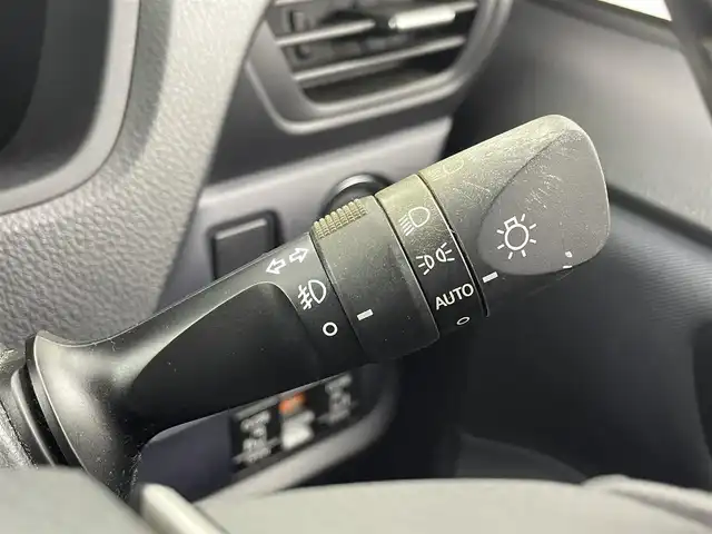 トヨタ ノア Si 福井県 2015(平27)年 5.7万km ブラック 純正SDナビ/ＣＤ　ＤＶＤ　Ｂｌｕｅｔｏｏｔｈ　/フルセグＴＶ　ＦＭ　ＡＭ　ＳＤ　/バックカメラ　/MTモード付きAT/両側パワースライドドア　/ビルトインＥＴＣ　/モデリスタエアロ/マフラーカッター/純正AW/オートライト