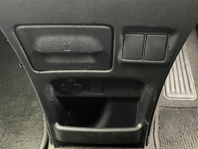 トヨタ ノア Si 福井県 2015(平27)年 5.7万km ブラック 純正SDナビ/ＣＤ　ＤＶＤ　Ｂｌｕｅｔｏｏｔｈ　/フルセグＴＶ　ＦＭ　ＡＭ　ＳＤ　/バックカメラ　/MTモード付きAT/両側パワースライドドア　/ビルトインＥＴＣ　/モデリスタエアロ/マフラーカッター/純正AW/オートライト