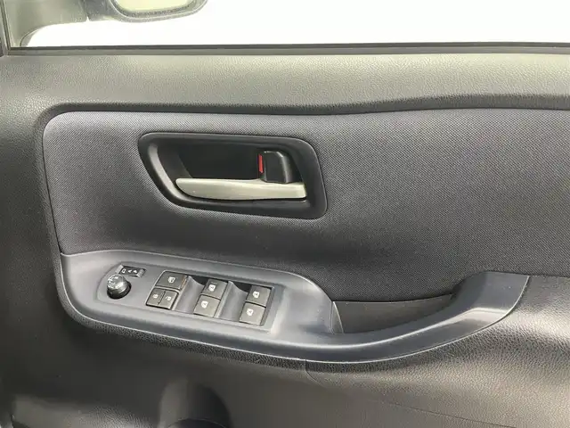 トヨタ ノア Si 福井県 2015(平27)年 5.7万km ブラック 純正SDナビ/ＣＤ　ＤＶＤ　Ｂｌｕｅｔｏｏｔｈ　/フルセグＴＶ　ＦＭ　ＡＭ　ＳＤ　/バックカメラ　/MTモード付きAT/両側パワースライドドア　/ビルトインＥＴＣ　/モデリスタエアロ/マフラーカッター/純正AW/オートライト