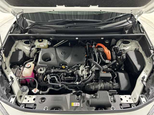 トヨタ ＲＡＶ４ ハイブリッドG 神奈川県 2021(令3)年 4.4万km ホワイトパールクリスタルシャイン 4WD/純正9型ディスプレイオーディオ/コネクトナビ/フルセグ　USB　Bluetooth　Miracast/パノラミックビューモニター/ブラックルーフレール/置くだけ充電/AC100Vコンセント/ハンズフリーパワーバックドア/純正ビルトインETC2.0/純正前方ドライブレコーダー/セーフティセンス/プリクラッシュセーフティ/レーントレーシングアシスト/レーダークルーズコントロール/オートマチックハイビーム/ロードサインアシスト/先行車発進告知機能/インテリジェントクリアランスソナー/リアクロストラフィックブレーキ/ブラインドスポットモニター/カブロン合皮シート/運転席パワーシート/ポジションメモリー/前席シートヒーター/革巻きステアリング/ステアリングヒーター/電動パーキングブレーキ/オートブレーキホールド/自動防眩ミラー/プッシュスタート/スマートキー/LEDヘッドランプ/フロントフォグランプ/オートライト/純正18インチアルミホイール/純正リアスポイラー/取説　保証書　スペアキー