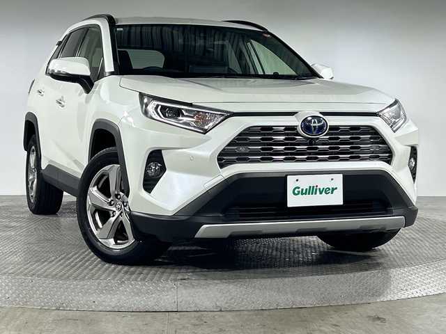 トヨタ ＲＡＶ４ ハイブリッドG 神奈川県 2021(令3)年 4.4万km ホワイトパールクリスタルシャイン 4WD/純正9型ディスプレイオーディオ/コネクトナビ/フルセグ　USB　Bluetooth　Miracast/パノラミックビューモニター/ブラックルーフレール/置くだけ充電/AC100Vコンセント/ハンズフリーパワーバックドア/純正ビルトインETC2.0/純正前方ドライブレコーダー/セーフティセンス/プリクラッシュセーフティ/レーントレーシングアシスト/レーダークルーズコントロール/オートマチックハイビーム/ロードサインアシスト/先行車発進告知機能/インテリジェントクリアランスソナー/リアクロストラフィックブレーキ/ブラインドスポットモニター/カブロン合皮シート/運転席パワーシート/ポジションメモリー/前席シートヒーター/革巻きステアリング/ステアリングヒーター/電動パーキングブレーキ/オートブレーキホールド/自動防眩ミラー/プッシュスタート/スマートキー/LEDヘッドランプ/フロントフォグランプ/オートライト/純正18インチアルミホイール/純正リアスポイラー/取説　保証書　スペアキー