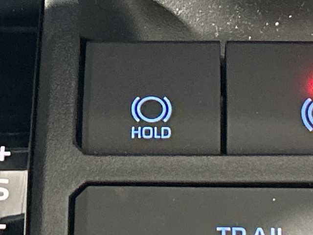 トヨタ ＲＡＶ４ ハイブリッドG 神奈川県 2021(令3)年 4.4万km ホワイトパールクリスタルシャイン 4WD/純正9型ディスプレイオーディオ/コネクトナビ/フルセグ　USB　Bluetooth　Miracast/パノラミックビューモニター/ブラックルーフレール/置くだけ充電/AC100Vコンセント/ハンズフリーパワーバックドア/純正ビルトインETC2.0/純正前方ドライブレコーダー/セーフティセンス/プリクラッシュセーフティ/レーントレーシングアシスト/レーダークルーズコントロール/オートマチックハイビーム/ロードサインアシスト/先行車発進告知機能/インテリジェントクリアランスソナー/リアクロストラフィックブレーキ/ブラインドスポットモニター/カブロン合皮シート/運転席パワーシート/ポジションメモリー/前席シートヒーター/革巻きステアリング/ステアリングヒーター/電動パーキングブレーキ/オートブレーキホールド/自動防眩ミラー/プッシュスタート/スマートキー/LEDヘッドランプ/フロントフォグランプ/オートライト/純正18インチアルミホイール/純正リアスポイラー/取説　保証書　スペアキー