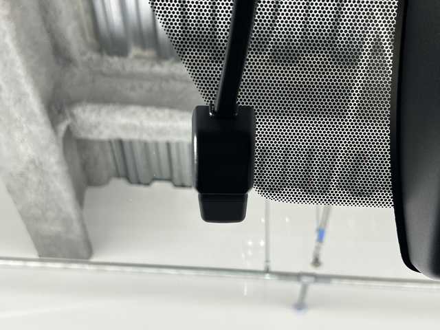 トヨタ ＲＡＶ４ ハイブリッドG 神奈川県 2021(令3)年 4.4万km ホワイトパールクリスタルシャイン 4WD/純正9型ディスプレイオーディオ/コネクトナビ/フルセグ　USB　Bluetooth　Miracast/パノラミックビューモニター/ブラックルーフレール/置くだけ充電/AC100Vコンセント/ハンズフリーパワーバックドア/純正ビルトインETC2.0/純正前方ドライブレコーダー/セーフティセンス/プリクラッシュセーフティ/レーントレーシングアシスト/レーダークルーズコントロール/オートマチックハイビーム/ロードサインアシスト/先行車発進告知機能/インテリジェントクリアランスソナー/リアクロストラフィックブレーキ/ブラインドスポットモニター/カブロン合皮シート/運転席パワーシート/ポジションメモリー/前席シートヒーター/革巻きステアリング/ステアリングヒーター/電動パーキングブレーキ/オートブレーキホールド/自動防眩ミラー/プッシュスタート/スマートキー/LEDヘッドランプ/フロントフォグランプ/オートライト/純正18インチアルミホイール/純正リアスポイラー/取説　保証書　スペアキー