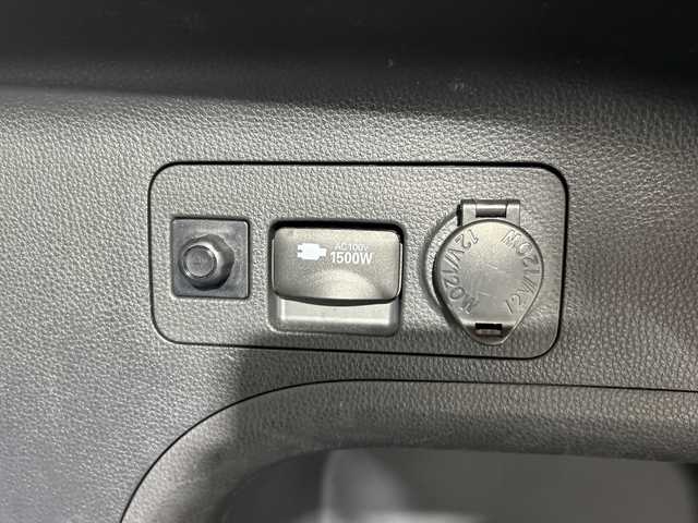 トヨタ ＲＡＶ４ ハイブリッドG 神奈川県 2021(令3)年 4.4万km ホワイトパールクリスタルシャイン 4WD/純正9型ディスプレイオーディオ/コネクトナビ/フルセグ　USB　Bluetooth　Miracast/パノラミックビューモニター/ブラックルーフレール/置くだけ充電/AC100Vコンセント/ハンズフリーパワーバックドア/純正ビルトインETC2.0/純正前方ドライブレコーダー/セーフティセンス/プリクラッシュセーフティ/レーントレーシングアシスト/レーダークルーズコントロール/オートマチックハイビーム/ロードサインアシスト/先行車発進告知機能/インテリジェントクリアランスソナー/リアクロストラフィックブレーキ/ブラインドスポットモニター/カブロン合皮シート/運転席パワーシート/ポジションメモリー/前席シートヒーター/革巻きステアリング/ステアリングヒーター/電動パーキングブレーキ/オートブレーキホールド/自動防眩ミラー/プッシュスタート/スマートキー/LEDヘッドランプ/フロントフォグランプ/オートライト/純正18インチアルミホイール/純正リアスポイラー/取説　保証書　スペアキー