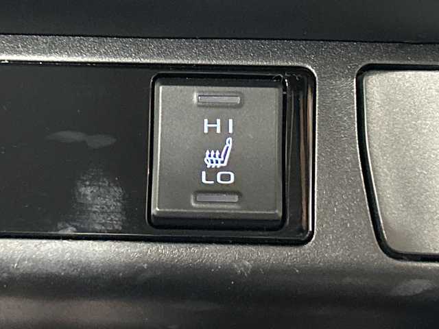 トヨタ ＲＡＶ４ ハイブリッドG 神奈川県 2021(令3)年 4.4万km ホワイトパールクリスタルシャイン 4WD/純正9型ディスプレイオーディオ/コネクトナビ/フルセグ　USB　Bluetooth　Miracast/パノラミックビューモニター/ブラックルーフレール/置くだけ充電/AC100Vコンセント/ハンズフリーパワーバックドア/純正ビルトインETC2.0/純正前方ドライブレコーダー/セーフティセンス/プリクラッシュセーフティ/レーントレーシングアシスト/レーダークルーズコントロール/オートマチックハイビーム/ロードサインアシスト/先行車発進告知機能/インテリジェントクリアランスソナー/リアクロストラフィックブレーキ/ブラインドスポットモニター/カブロン合皮シート/運転席パワーシート/ポジションメモリー/前席シートヒーター/革巻きステアリング/ステアリングヒーター/電動パーキングブレーキ/オートブレーキホールド/自動防眩ミラー/プッシュスタート/スマートキー/LEDヘッドランプ/フロントフォグランプ/オートライト/純正18インチアルミホイール/純正リアスポイラー/取説　保証書　スペアキー