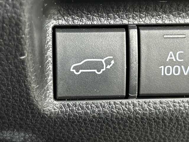 トヨタ ＲＡＶ４ ハイブリッドG 神奈川県 2021(令3)年 4.4万km ホワイトパールクリスタルシャイン 4WD/純正9型ディスプレイオーディオ/コネクトナビ/フルセグ　USB　Bluetooth　Miracast/パノラミックビューモニター/ブラックルーフレール/置くだけ充電/AC100Vコンセント/ハンズフリーパワーバックドア/純正ビルトインETC2.0/純正前方ドライブレコーダー/セーフティセンス/プリクラッシュセーフティ/レーントレーシングアシスト/レーダークルーズコントロール/オートマチックハイビーム/ロードサインアシスト/先行車発進告知機能/インテリジェントクリアランスソナー/リアクロストラフィックブレーキ/ブラインドスポットモニター/カブロン合皮シート/運転席パワーシート/ポジションメモリー/前席シートヒーター/革巻きステアリング/ステアリングヒーター/電動パーキングブレーキ/オートブレーキホールド/自動防眩ミラー/プッシュスタート/スマートキー/LEDヘッドランプ/フロントフォグランプ/オートライト/純正18インチアルミホイール/純正リアスポイラー/取説　保証書　スペアキー