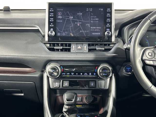 トヨタ ＲＡＶ４ ハイブリッドG 神奈川県 2021(令3)年 4.4万km ホワイトパールクリスタルシャイン 4WD/純正9型ディスプレイオーディオ/コネクトナビ/フルセグ　USB　Bluetooth　Miracast/パノラミックビューモニター/ブラックルーフレール/置くだけ充電/AC100Vコンセント/ハンズフリーパワーバックドア/純正ビルトインETC2.0/純正前方ドライブレコーダー/セーフティセンス/プリクラッシュセーフティ/レーントレーシングアシスト/レーダークルーズコントロール/オートマチックハイビーム/ロードサインアシスト/先行車発進告知機能/インテリジェントクリアランスソナー/リアクロストラフィックブレーキ/ブラインドスポットモニター/カブロン合皮シート/運転席パワーシート/ポジションメモリー/前席シートヒーター/革巻きステアリング/ステアリングヒーター/電動パーキングブレーキ/オートブレーキホールド/自動防眩ミラー/プッシュスタート/スマートキー/LEDヘッドランプ/フロントフォグランプ/オートライト/純正18インチアルミホイール/純正リアスポイラー/取説　保証書　スペアキー