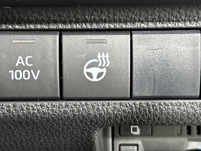 トヨタ ＲＡＶ４ ハイブリッドG 神奈川県 2021(令3)年 4.4万km ホワイトパールクリスタルシャイン 4WD/純正9型ディスプレイオーディオ/コネクトナビ/フルセグ　USB　Bluetooth　Miracast/パノラミックビューモニター/ブラックルーフレール/置くだけ充電/AC100Vコンセント/ハンズフリーパワーバックドア/純正ビルトインETC2.0/純正前方ドライブレコーダー/セーフティセンス/プリクラッシュセーフティ/レーントレーシングアシスト/レーダークルーズコントロール/オートマチックハイビーム/ロードサインアシスト/先行車発進告知機能/インテリジェントクリアランスソナー/リアクロストラフィックブレーキ/ブラインドスポットモニター/カブロン合皮シート/運転席パワーシート/ポジションメモリー/前席シートヒーター/革巻きステアリング/ステアリングヒーター/電動パーキングブレーキ/オートブレーキホールド/自動防眩ミラー/プッシュスタート/スマートキー/LEDヘッドランプ/フロントフォグランプ/オートライト/純正18インチアルミホイール/純正リアスポイラー/取説　保証書　スペアキー