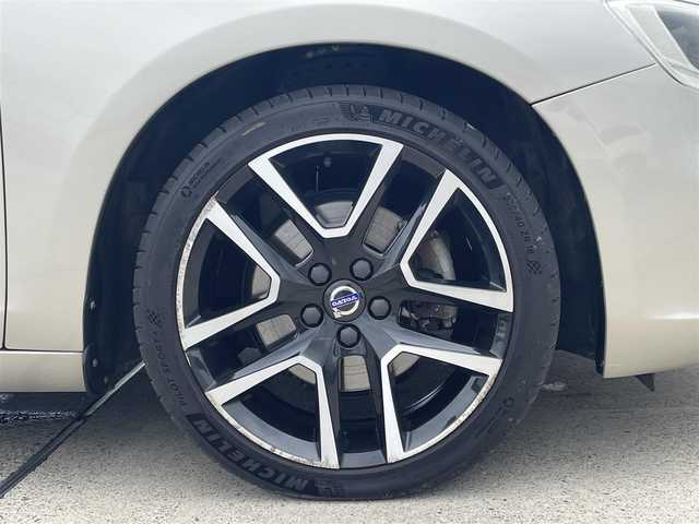 ボルボ Ｖ６０ D4 ダイナミックエディション 東京都 2016(平28)年 3.7万km ベージュ 衝突軽減ブレーキ/アダプティブクルーズコントロール/純正ナビ/バックカメラ/シートヒーター/ETC/レザーシート/電動格納ミラー