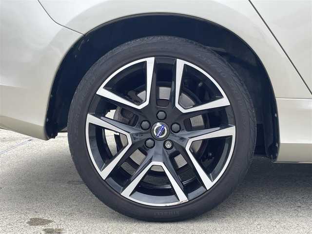 ボルボ Ｖ６０ D4 ダイナミックエディション 東京都 2016(平28)年 3.7万km ベージュ 衝突軽減ブレーキ/アダプティブクルーズコントロール/純正ナビ/バックカメラ/シートヒーター/ETC/レザーシート/電動格納ミラー