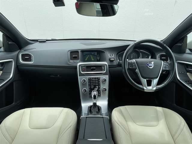 ボルボ Ｖ６０ D4 ダイナミックエディション 東京都 2016(平28)年 3.7万km ベージュ 衝突軽減ブレーキ/アダプティブクルーズコントロール/純正ナビ/バックカメラ/シートヒーター/ETC/レザーシート/電動格納ミラー