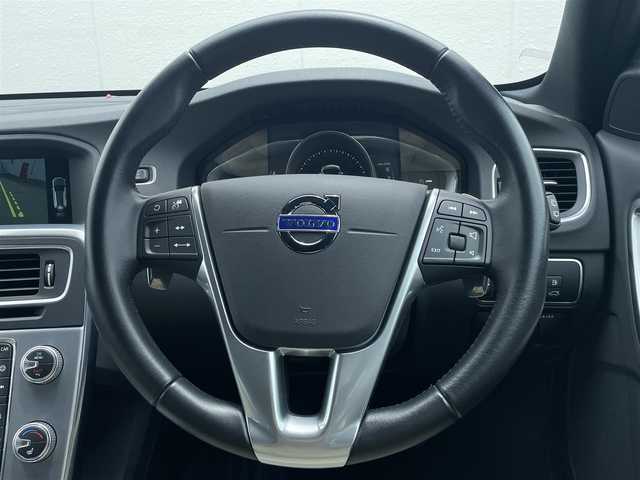 ボルボ Ｖ６０ D4 ダイナミックエディション 東京都 2016(平28)年 3.7万km ベージュ 衝突軽減ブレーキ/アダプティブクルーズコントロール/純正ナビ/バックカメラ/シートヒーター/ETC/レザーシート/電動格納ミラー