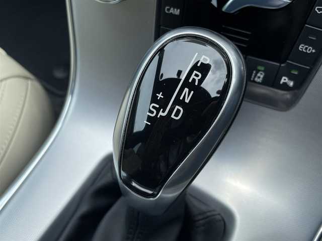 ボルボ Ｖ６０ D4 ダイナミックエディション 東京都 2016(平28)年 3.7万km ベージュ 衝突軽減ブレーキ/アダプティブクルーズコントロール/純正ナビ/バックカメラ/シートヒーター/ETC/レザーシート/電動格納ミラー