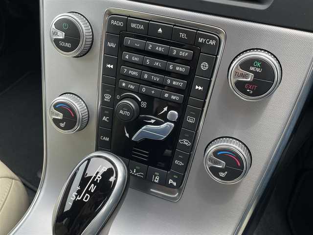 ボルボ Ｖ６０ D4 ダイナミックエディション 東京都 2016(平28)年 3.7万km ベージュ 衝突軽減ブレーキ/アダプティブクルーズコントロール/純正ナビ/バックカメラ/シートヒーター/ETC/レザーシート/電動格納ミラー