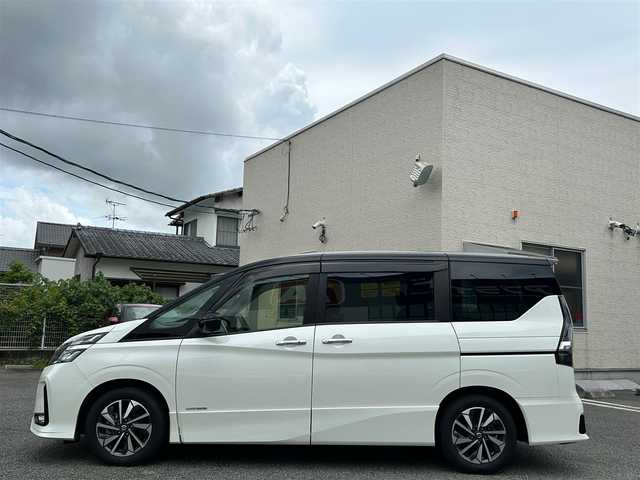 日産 セレナ ハイウェイスター V 熊本県 2020(令2)年 5.3万km ブリリアントホワイトパール 2トーン 衝突軽減ブレーキ/プッシュスタート/純正ナビ/（CD・DVD・フルセグTV・BTオーディオ・SD）/アラウンドビューモニター/純正フリップダウンモニター/ETC/ドライブレコーダー/純正16インチAW/両側パワースライドドア/クルーズコントロール/LEDヘッドライト/オートライト/フォグライト/前後コーナーセンサー/横滑り防止装置/ウィンカーミラー/純正フロアマット/純正ドアバイザー/スマートスペアキー×1本