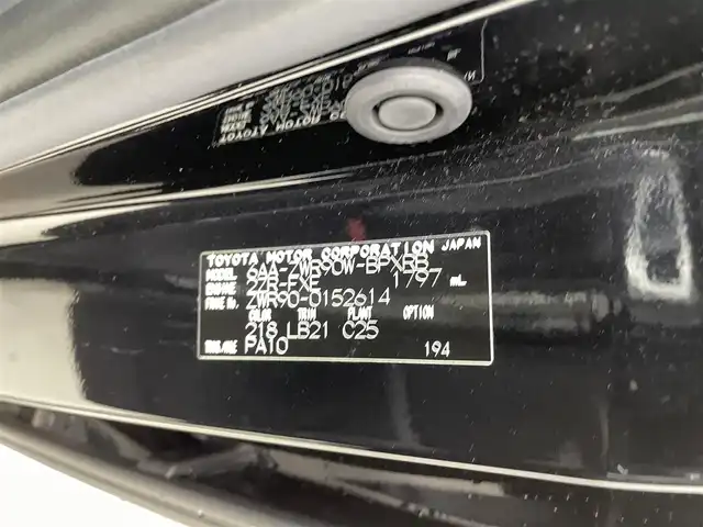 トヨタ ヴォクシー ハイブリッド S－Z 福井県 2024(令6)年 0.8万km アティチュードブラックマイカ 純正ディスプレイナビ/Bluetooth/USB/Miracast/AM/FM/バックカメラ/トヨタセーフティセンス/・プリクラッシュセーフティ/・レーントレーシングアシスト/・レーンディパーチャーアラート/・レーダークルーズコントロール/・アダプティブハイビームシステム／オートマチックハイビーム/・ロードサインアシスト：標識の見逃し防止をサポート/・ドライバー異常時対応システム/・プロアクティブドライビングアシスト/・発進遅れ告知機能/・緊急時操舵支援（アクティブ操舵機能付）/両側パワースライドドア/レーダークルーズコントロール/LEDオートライト/オートマチックハイビーム/ハーフレザーシート/シートヒーター/コーナーセンサー/スマートキー