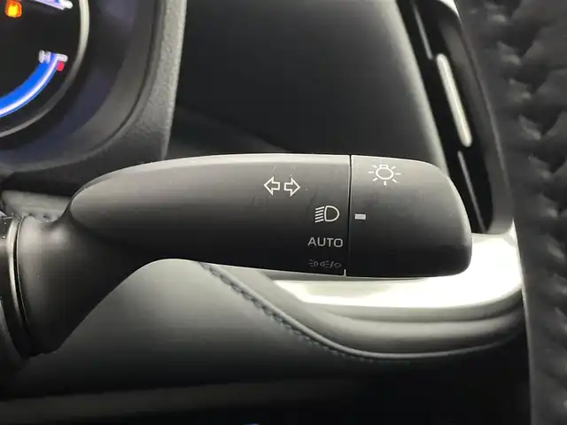 トヨタ ヴォクシー ハイブリッド S－Z 福井県 2024(令6)年 0.8万km アティチュードブラックマイカ 純正ディスプレイナビ/Bluetooth/USB/Miracast/AM/FM/バックカメラ/トヨタセーフティセンス/・プリクラッシュセーフティ/・レーントレーシングアシスト/・レーンディパーチャーアラート/・レーダークルーズコントロール/・アダプティブハイビームシステム／オートマチックハイビーム/・ロードサインアシスト：標識の見逃し防止をサポート/・ドライバー異常時対応システム/・プロアクティブドライビングアシスト/・発進遅れ告知機能/・緊急時操舵支援（アクティブ操舵機能付）/両側パワースライドドア/レーダークルーズコントロール/LEDオートライト/オートマチックハイビーム/ハーフレザーシート/シートヒーター/コーナーセンサー/スマートキー