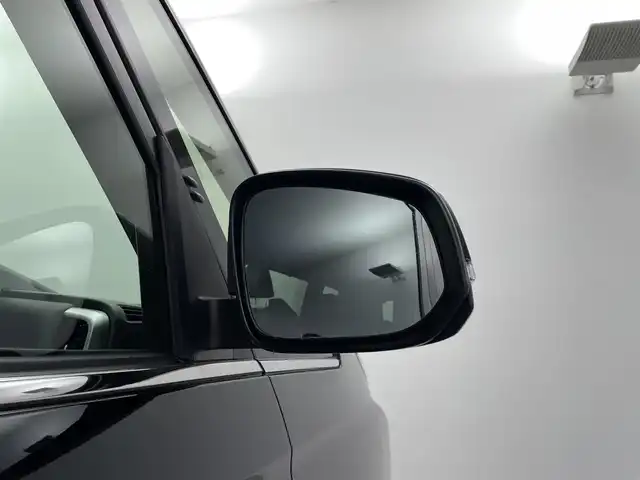 トヨタ ヴォクシー ハイブリッド S－Z 福井県 2024(令6)年 0.8万km アティチュードブラックマイカ 純正ディスプレイナビ/Bluetooth/USB/Miracast/AM/FM/バックカメラ/トヨタセーフティセンス/・プリクラッシュセーフティ/・レーントレーシングアシスト/・レーンディパーチャーアラート/・レーダークルーズコントロール/・アダプティブハイビームシステム／オートマチックハイビーム/・ロードサインアシスト：標識の見逃し防止をサポート/・ドライバー異常時対応システム/・プロアクティブドライビングアシスト/・発進遅れ告知機能/・緊急時操舵支援（アクティブ操舵機能付）/両側パワースライドドア/レーダークルーズコントロール/LEDオートライト/オートマチックハイビーム/ハーフレザーシート/シートヒーター/コーナーセンサー/スマートキー