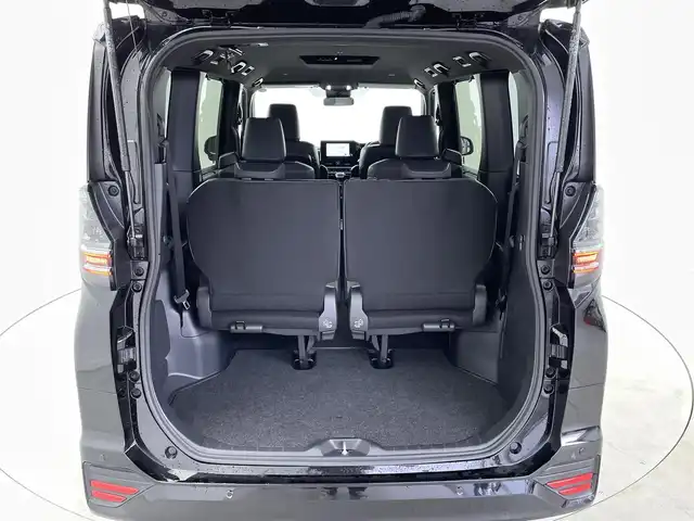 トヨタ ヴォクシー ハイブリッド S－Z 福井県 2024(令6)年 0.8万km アティチュードブラックマイカ 純正ディスプレイナビ/Bluetooth/USB/Miracast/AM/FM/バックカメラ/トヨタセーフティセンス/・プリクラッシュセーフティ/・レーントレーシングアシスト/・レーンディパーチャーアラート/・レーダークルーズコントロール/・アダプティブハイビームシステム／オートマチックハイビーム/・ロードサインアシスト：標識の見逃し防止をサポート/・ドライバー異常時対応システム/・プロアクティブドライビングアシスト/・発進遅れ告知機能/・緊急時操舵支援（アクティブ操舵機能付）/両側パワースライドドア/レーダークルーズコントロール/LEDオートライト/オートマチックハイビーム/ハーフレザーシート/シートヒーター/コーナーセンサー/スマートキー